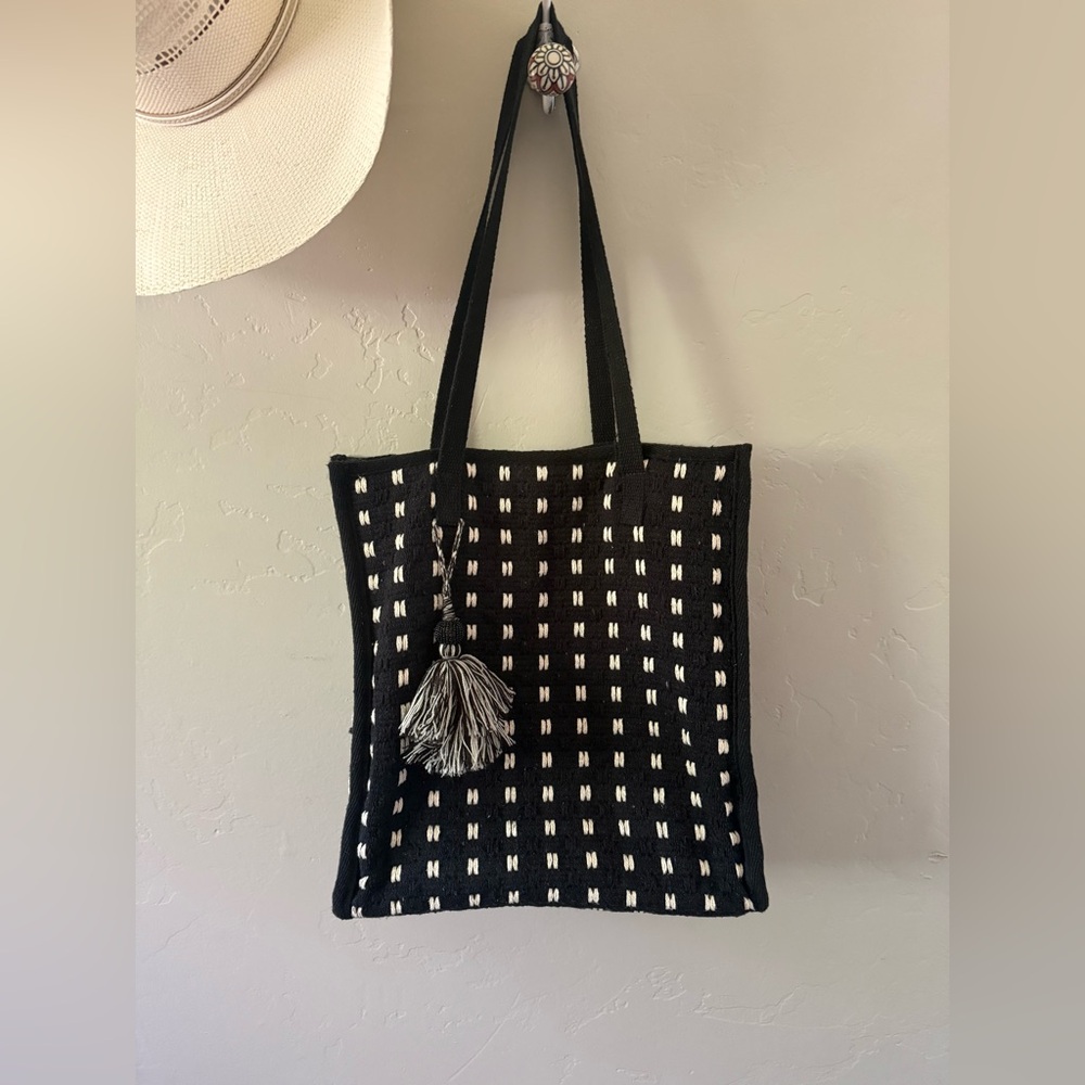 Universal Thread knit tote bag